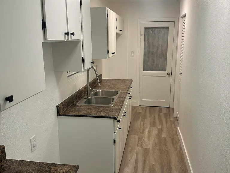 934 Simmons Ave #1/2 — Photo 8