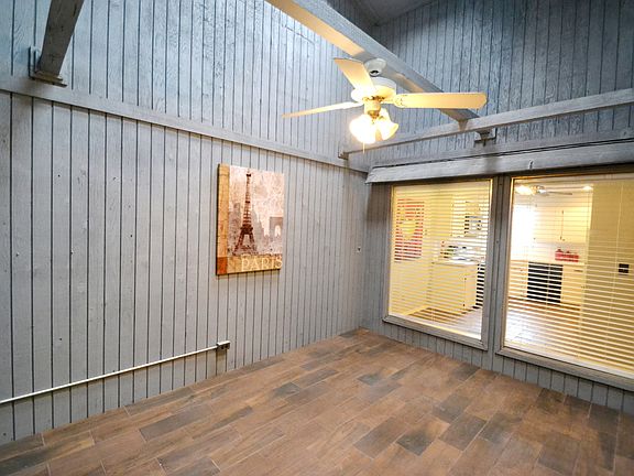 2nd living area perfect for home office