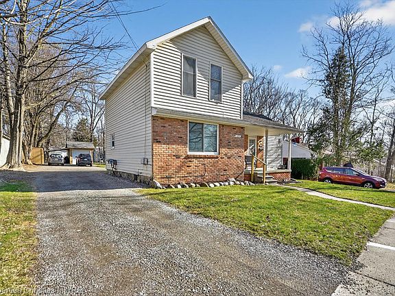 4th image of 416 Lake St