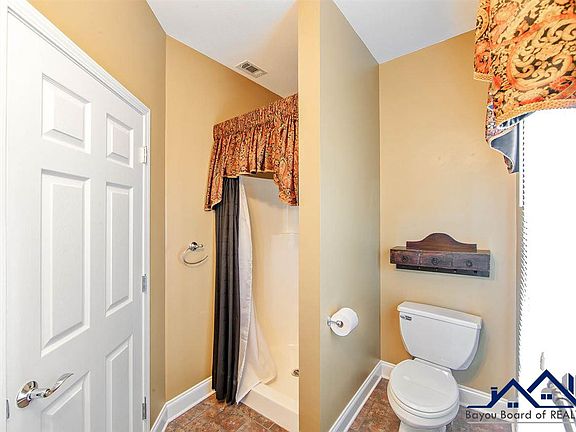 5th image of 3031 Barrow St APT 5