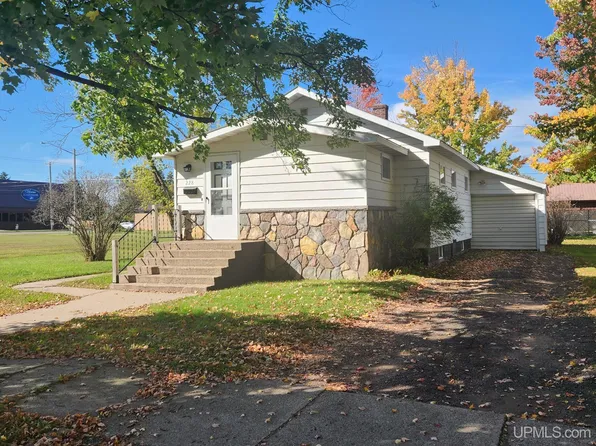 228 Beech St, Kingsford, MI 49802