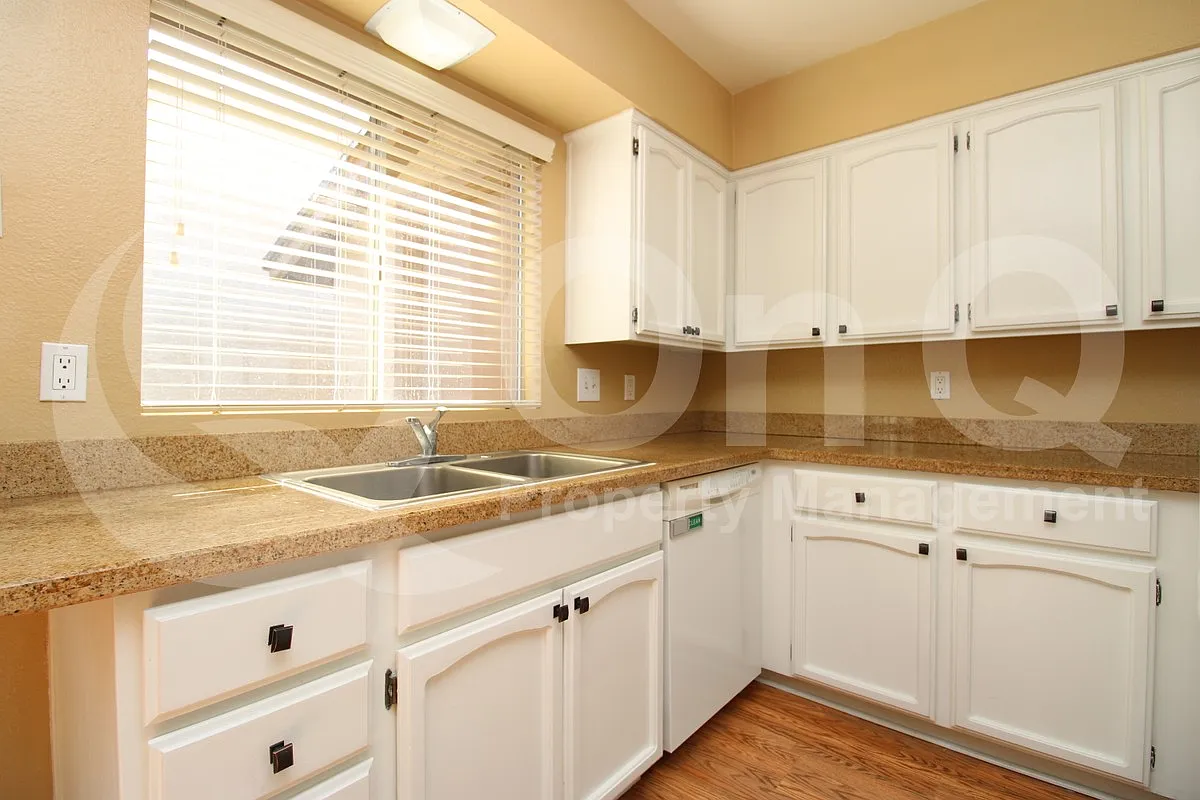 3 bed, 2.0 bath, 1590 sqft, $1,750 — Photo 4