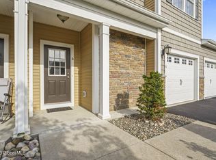 6 Stacey Ct, Cohoes, NY 12047