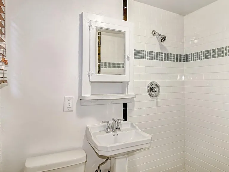 2124 P St #4 — Photo 14