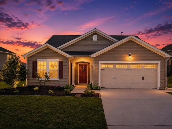 716 Harvest Point Dr, Fuquay Varina, NC 27526