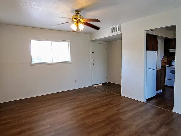 206 N Pine Ave #2 — Photo 3