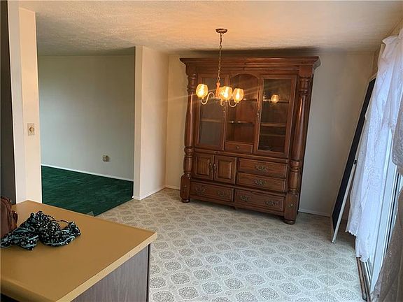 5th image of 432 Stoneybrook Dr