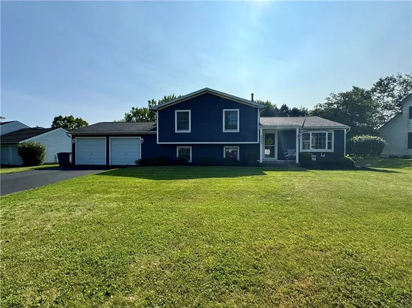 3342 Evergreen Cir, Walworth, NY 14568