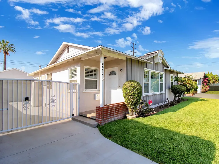 10667 Hallwood Dr — Photo 3