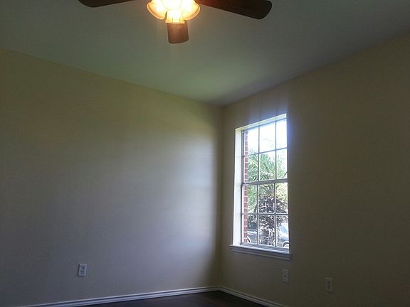 4th image of 2917 N San Antonio Ave