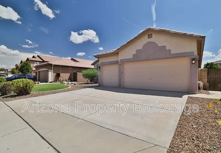 715 E Orchid Ln — Photo 5