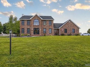 5220 Foxglove Ln, Godfrey, IL 62035