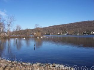 15 Willow Ter, Green Township, NJ 07821