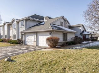 1075 Quinlan Dr UNIT A, Pewaukee, WI 53072