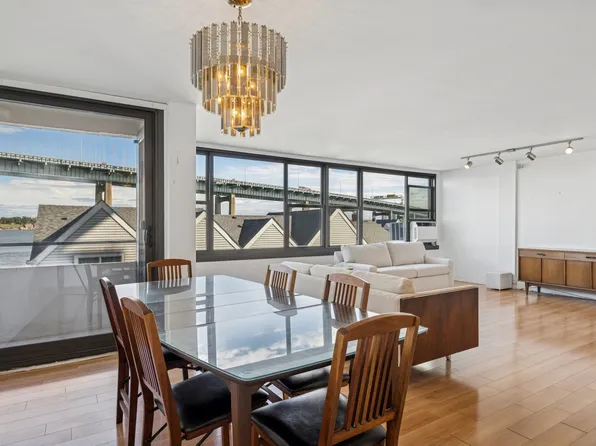 166-41 Powells Cove Boulevard image 15 of 32