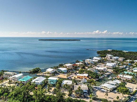 The best views in the Florida Keys! The home overlooks both a bonefish flat as well as Tavernier Key. Island and water views amaze from the living room, dining room, master bedroom, and master shower.