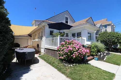 220 N Douglas Ave Photo 1