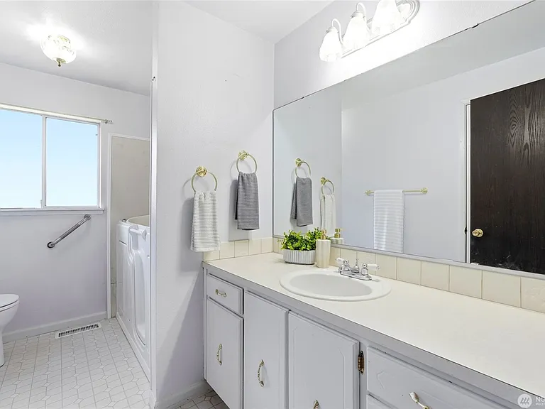 9926 59th Dr NE — Photo 15
