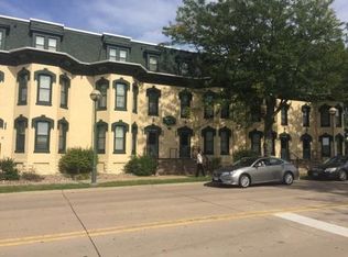 316 17th St APT 202, Moline, IL 61265