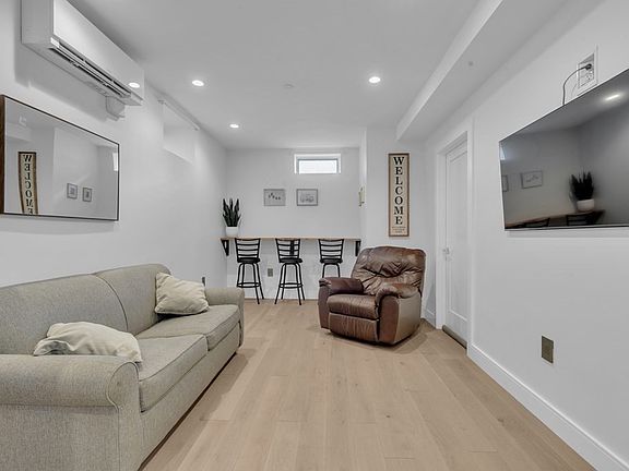 3rd image of 708 E 6th St Floor 1