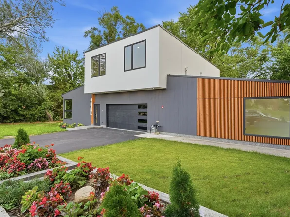 671 W Lake Cook Rd, Palatine, IL 60074
