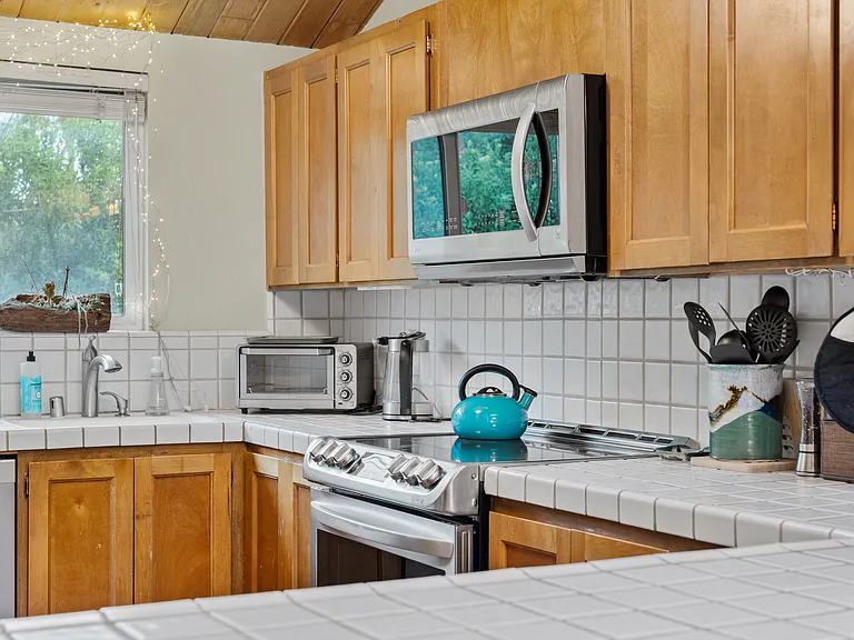 21187 E Cliff Dr — Photo 16