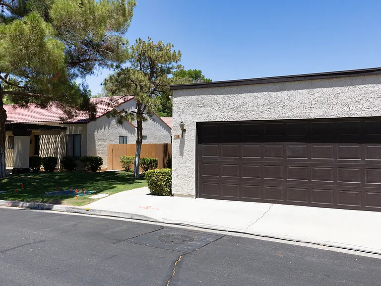 316 Monterey Dr — Photo 6