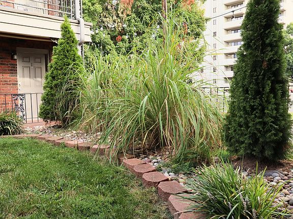 5th image of 926-936 E Walnut St #11652287