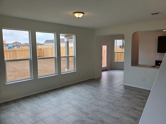 5th image of 638 Bailey Park Dr