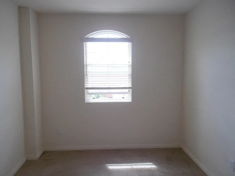 Lido Apartments - 2810 S Sepulveda — Photo 15