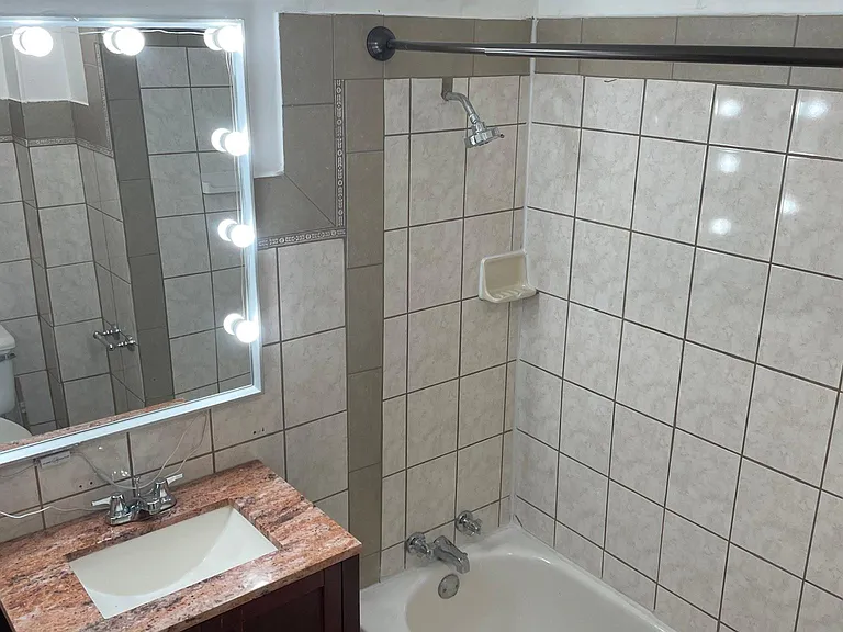 1721 N Kimball Ave #2R — Photo 2