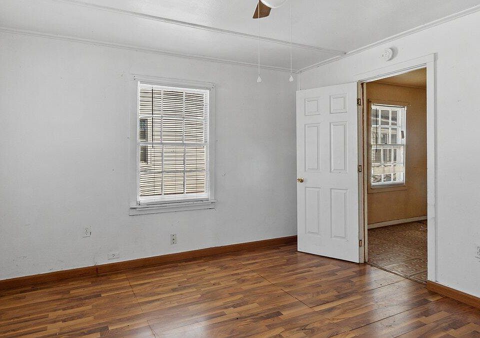 1st image of 415 Cherry St