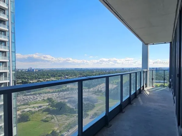 7 Golden Lion Hts, Toronto, ON