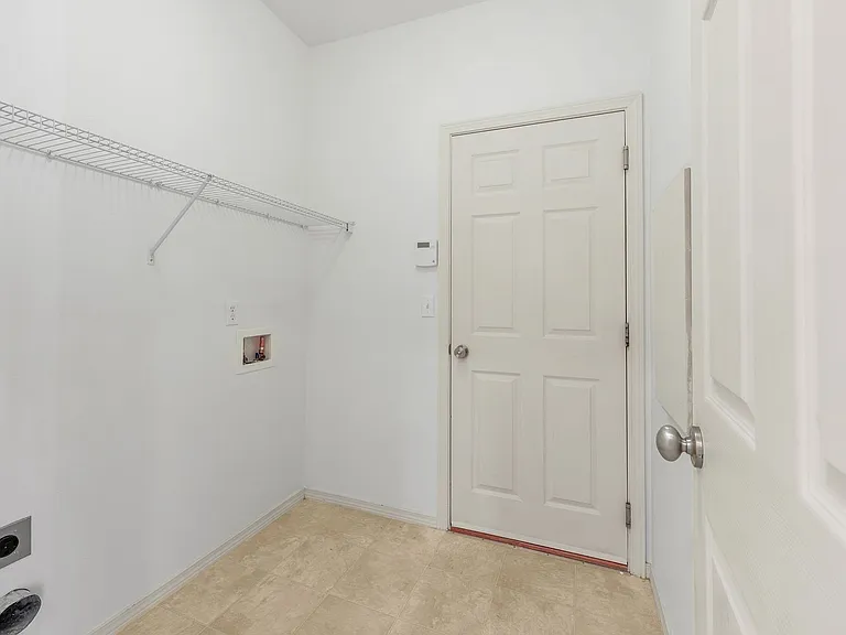 7601 Rushmore Way NE — Photo 19
