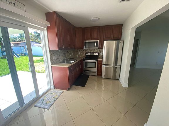 4th image of 6325 Grant Court