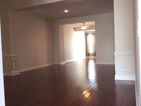 3rd image of 17 W Sarazen Dr