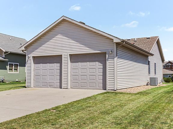 4th image of 2426 Bristol Dr