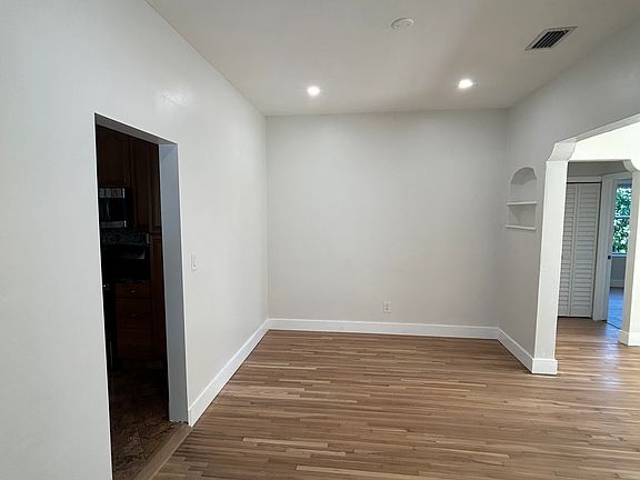 5th image of 1525 SW 18th St