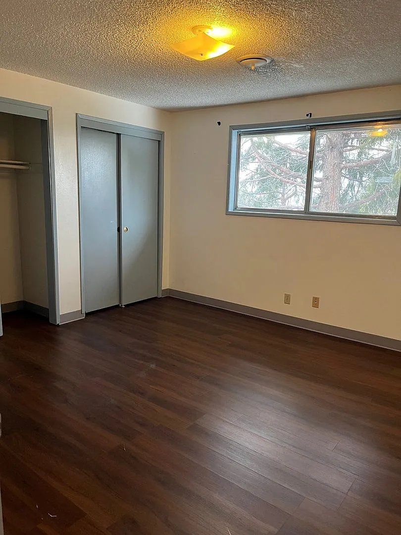 2 Bedroom, 1 Bathroom Upstairs Apartment - Moyina Heights — Photo 4