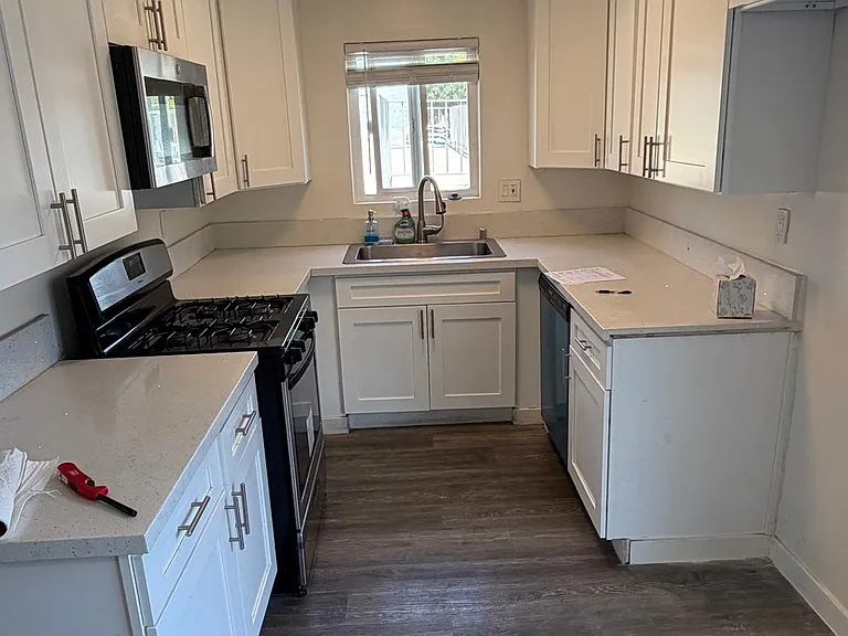 5354 Yarmouth Ave — Photo 11