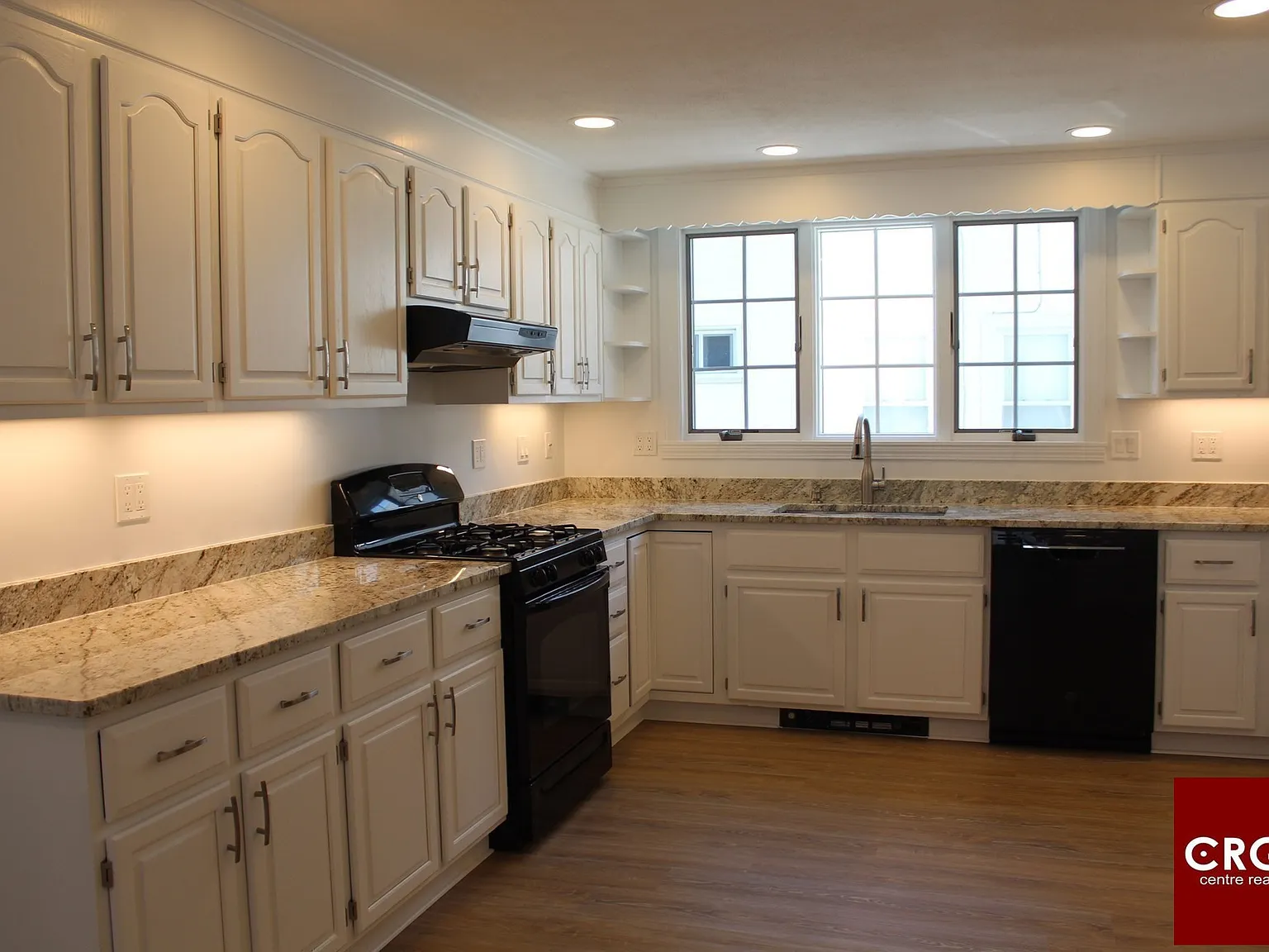 3 bed, 1.0 bath, 1200 sqft, $3,600 — Photo 2