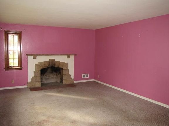 2nd image of 455 Rockcliff Cir