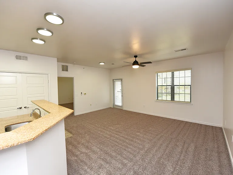 Legend V Apartments — Photo 4
