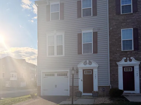 101 Trout Lily Dr, Lake Frederick, VA 22630