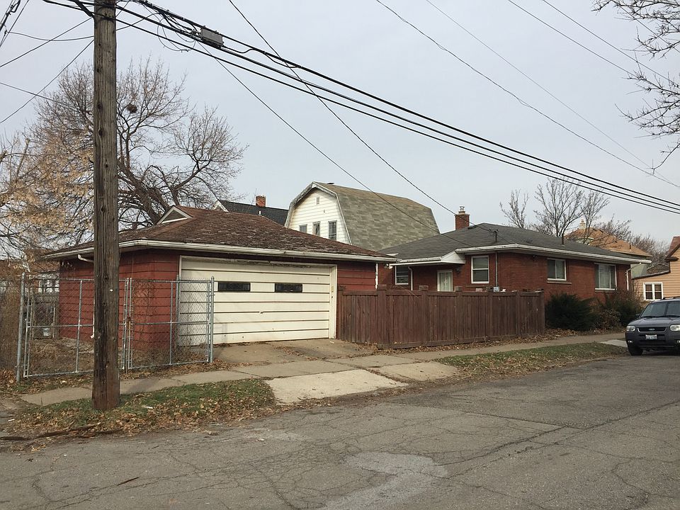 2nd image of 100 E Henry St
