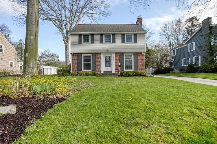 1st image of 2723 Oakwood Dr SE