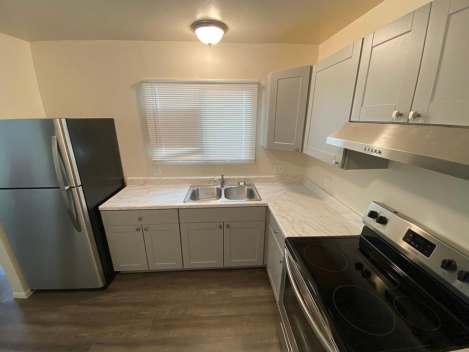 1st image of 3325 E Blacklidge Dr #3325