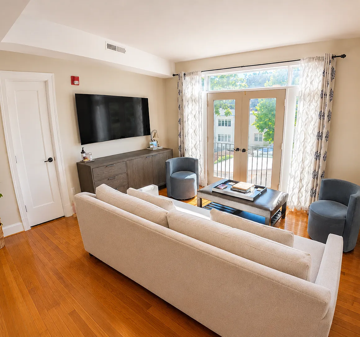1 bed, 637 sqft, $2,599 — Photo 1