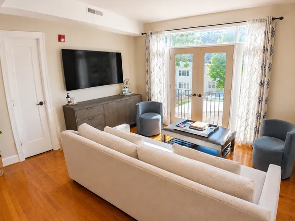 2902 Porter St NW APT 45, Washington, DC 20008