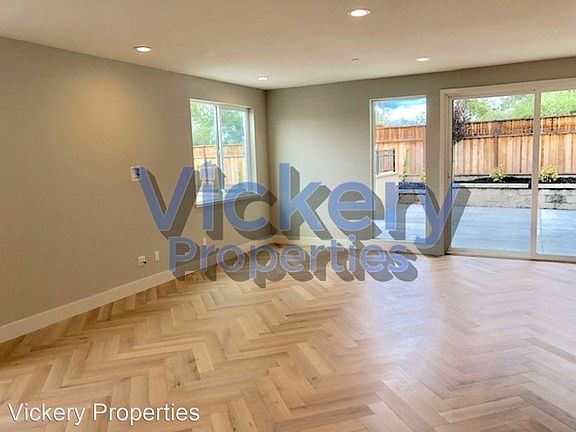 5th image of 325 Stoneyridge Ln #2